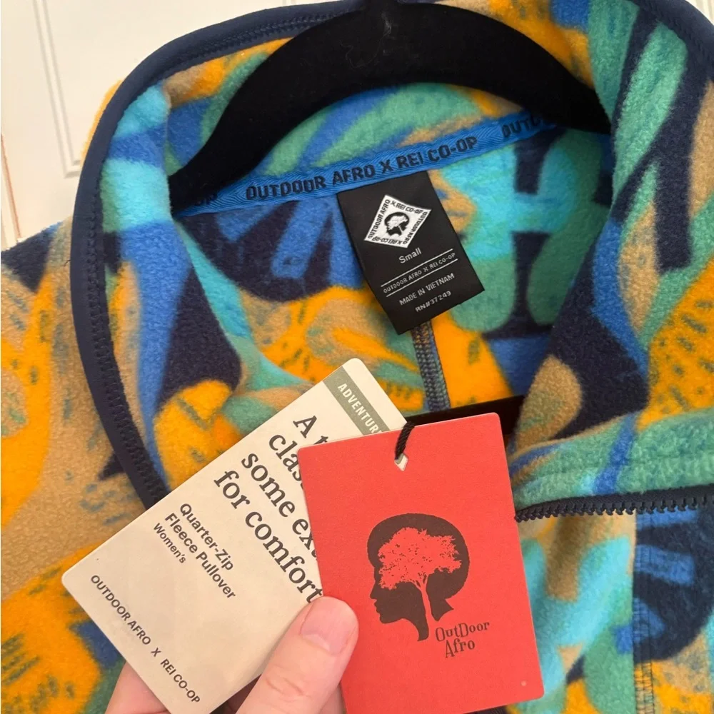 Outdoor Afro x REI patterned Fleece 1/4 Zip Pullover - Picture 5 of 6